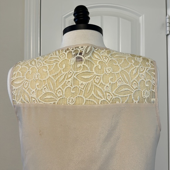 Cream Colored Flower Front Dress - Picture 11 of 12